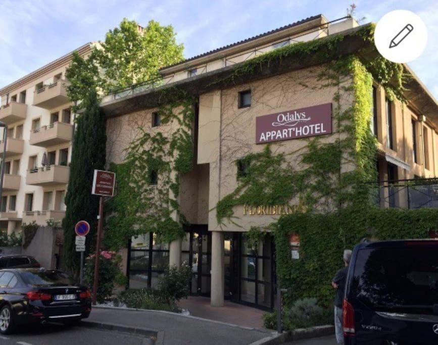 Ma Place Au Sud Aix Parking Экс-ан-Прованс Экстерьер фото